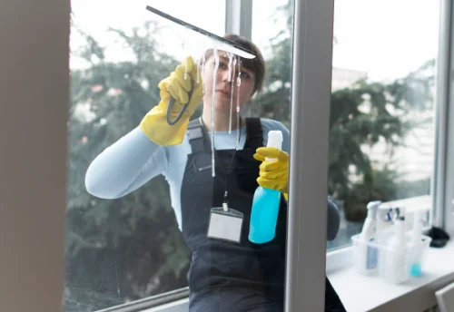 Nettoyage de vitres intérieures et extérieures à Saint-Vite